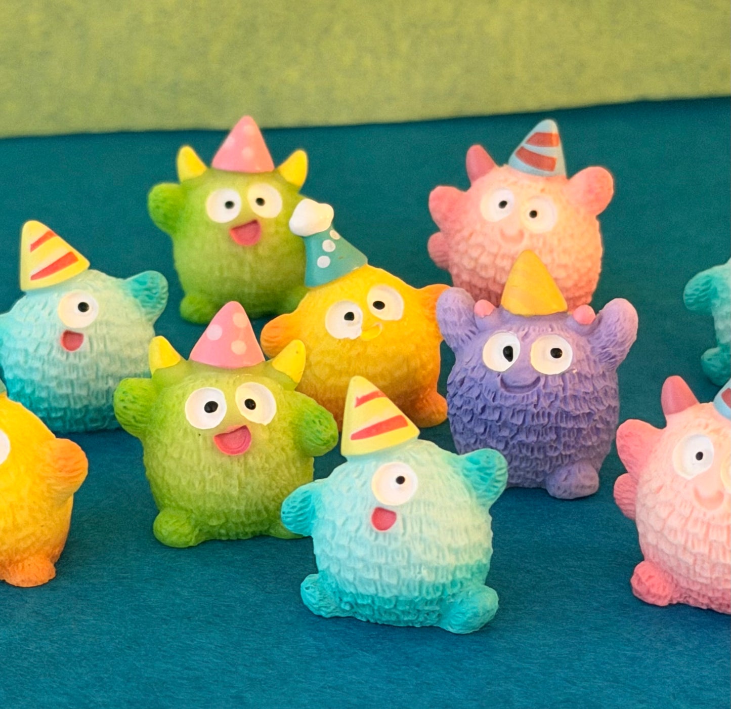 Mini Party Monster Surprise Pull