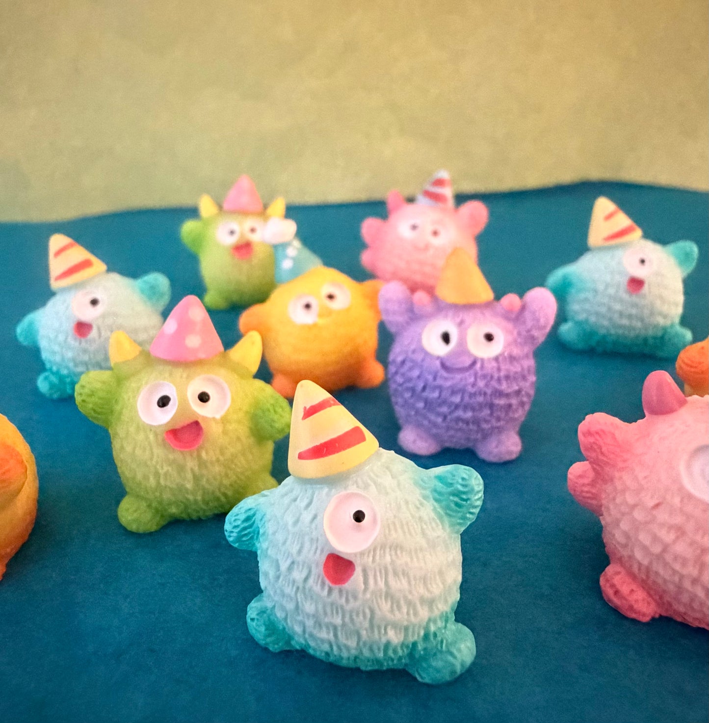 Mini Party Monster Surprise Pull