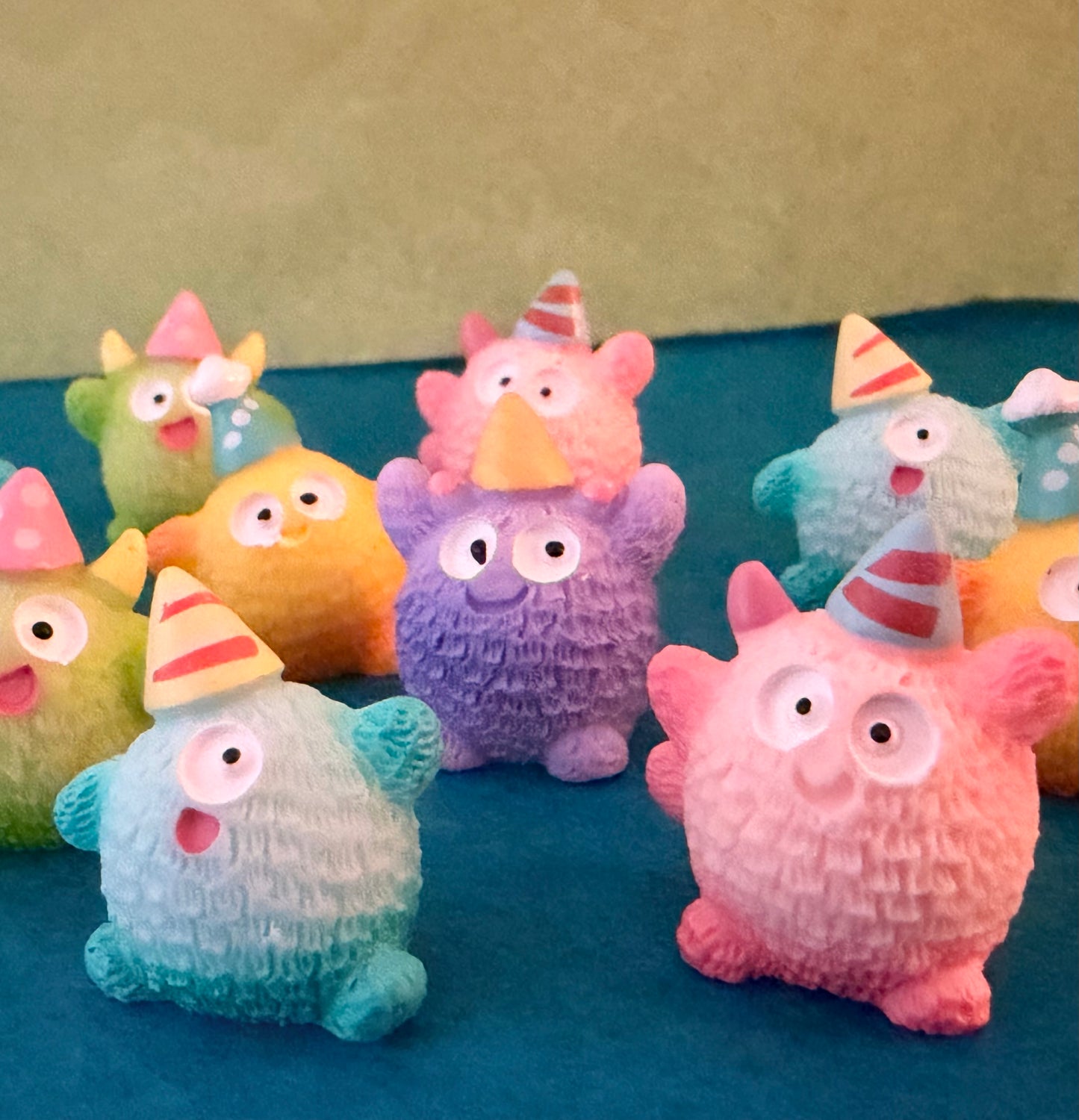 Mini Party Monster Surprise Pull