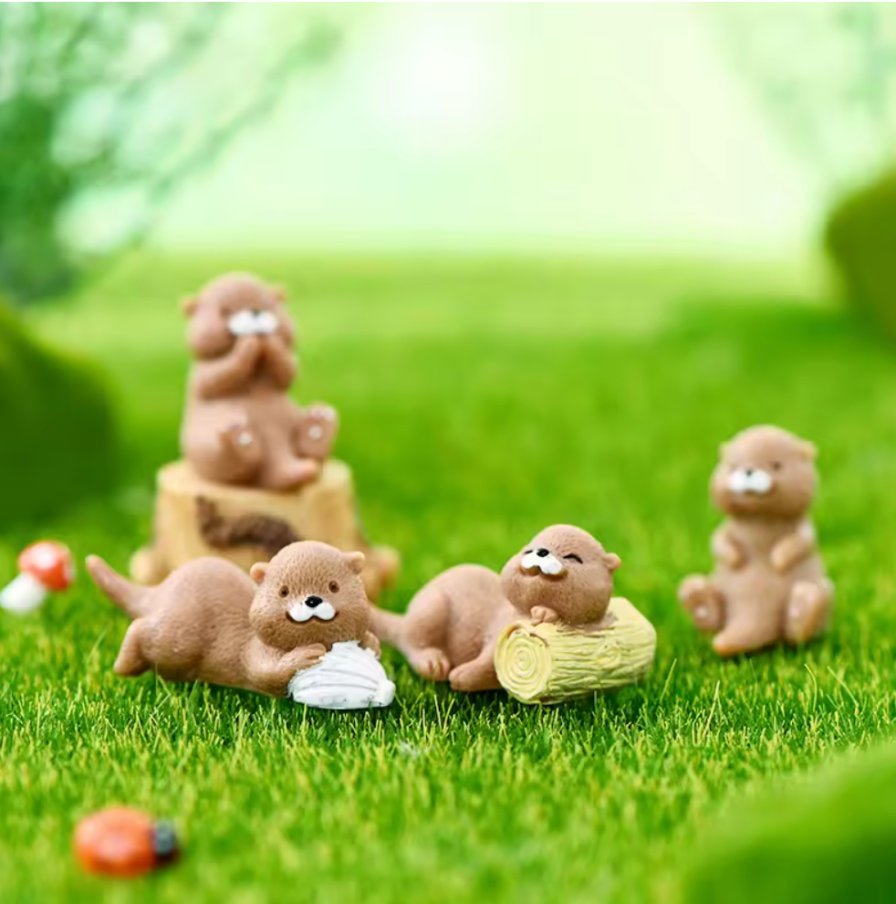 Mini Tiny Otter Figurine Surprise Pull