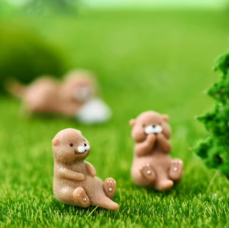 Mini Tiny Otter Figurine Surprise Pull