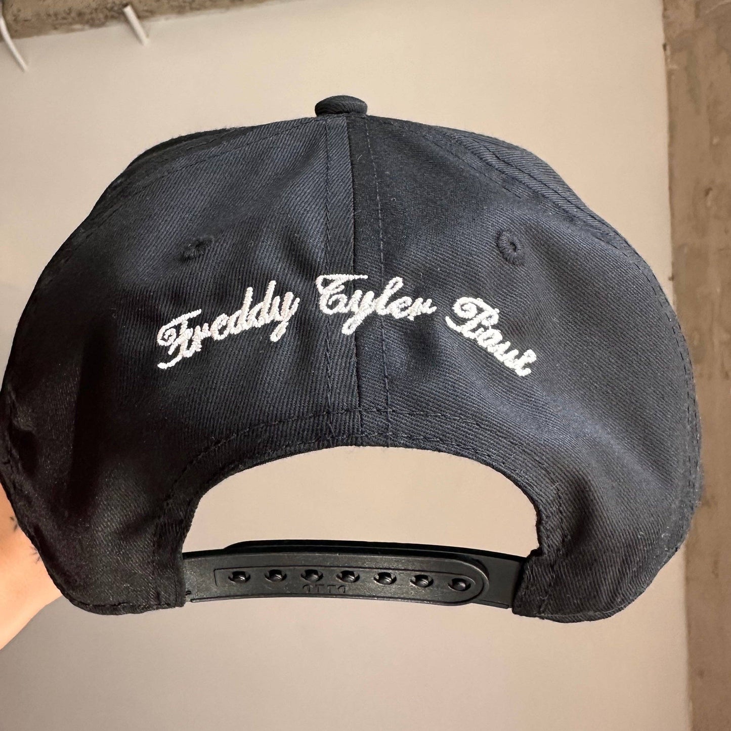 Ban Men Embroidered Hat